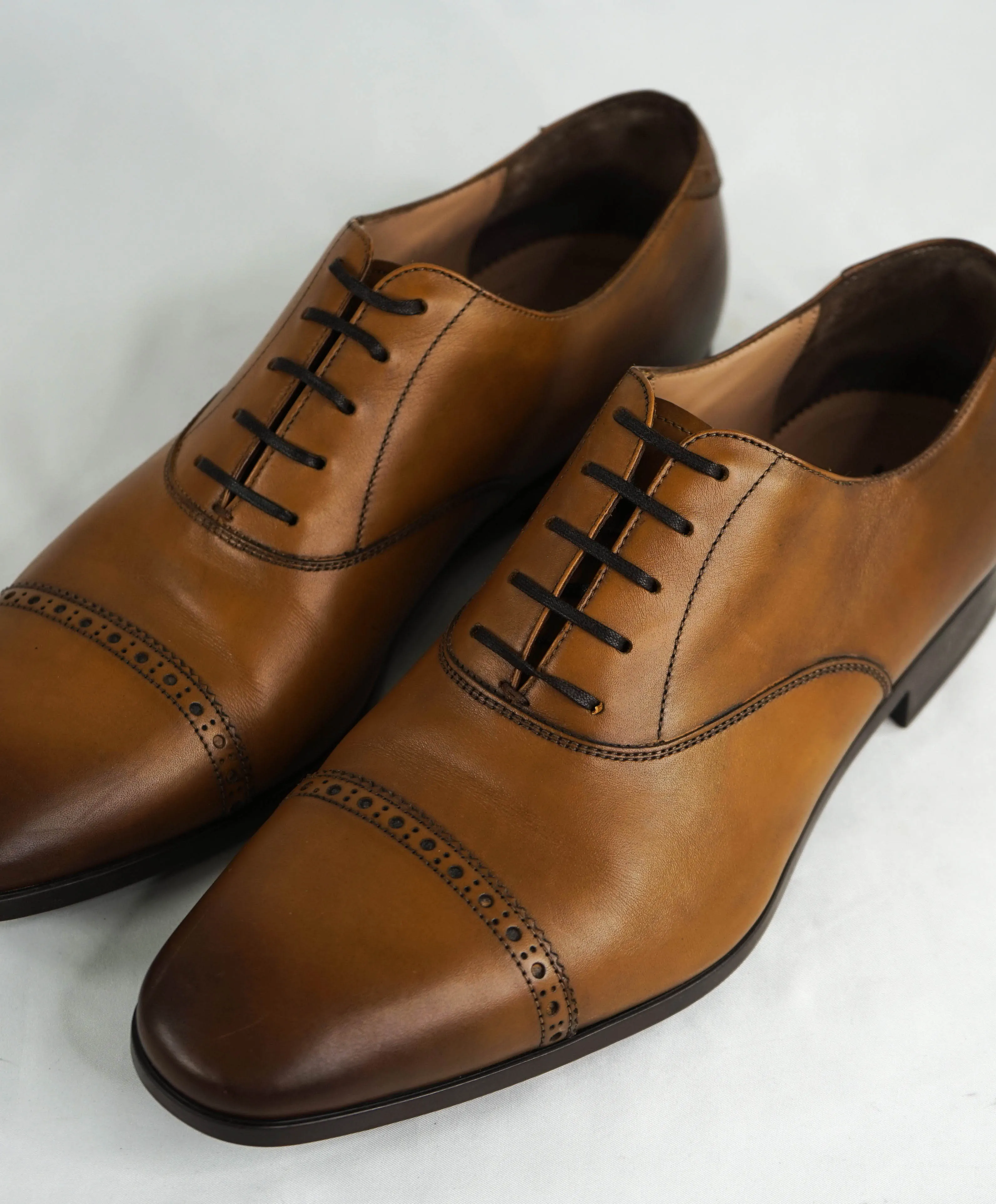 $650 SALVATORE FERRAGAMO - "TRISTANO" Apron-Toe Oxford - 10.5 E US