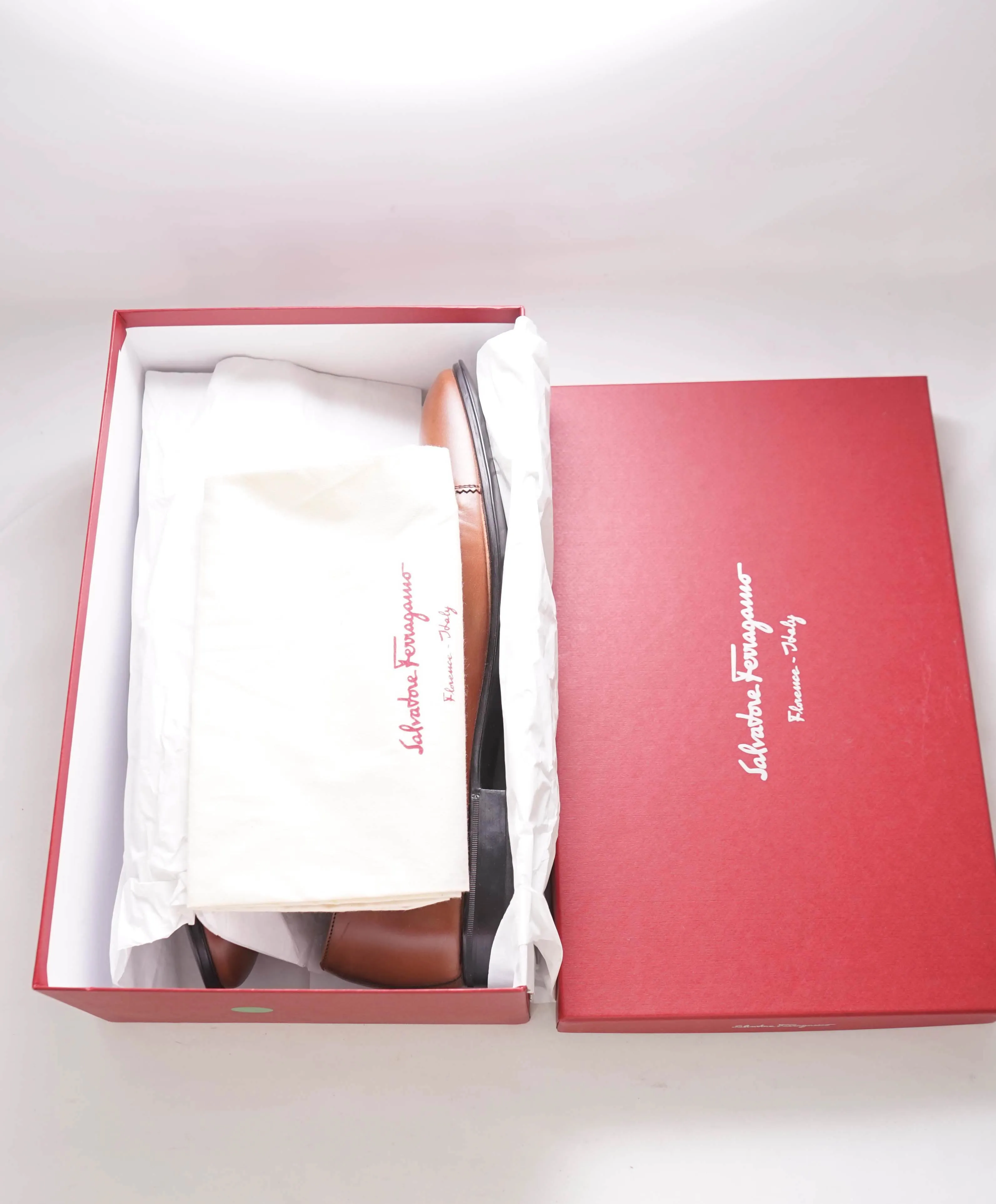 $750 SALVATORE FERRAGAMO - Logo Engraved Brown Oxford - 11 D