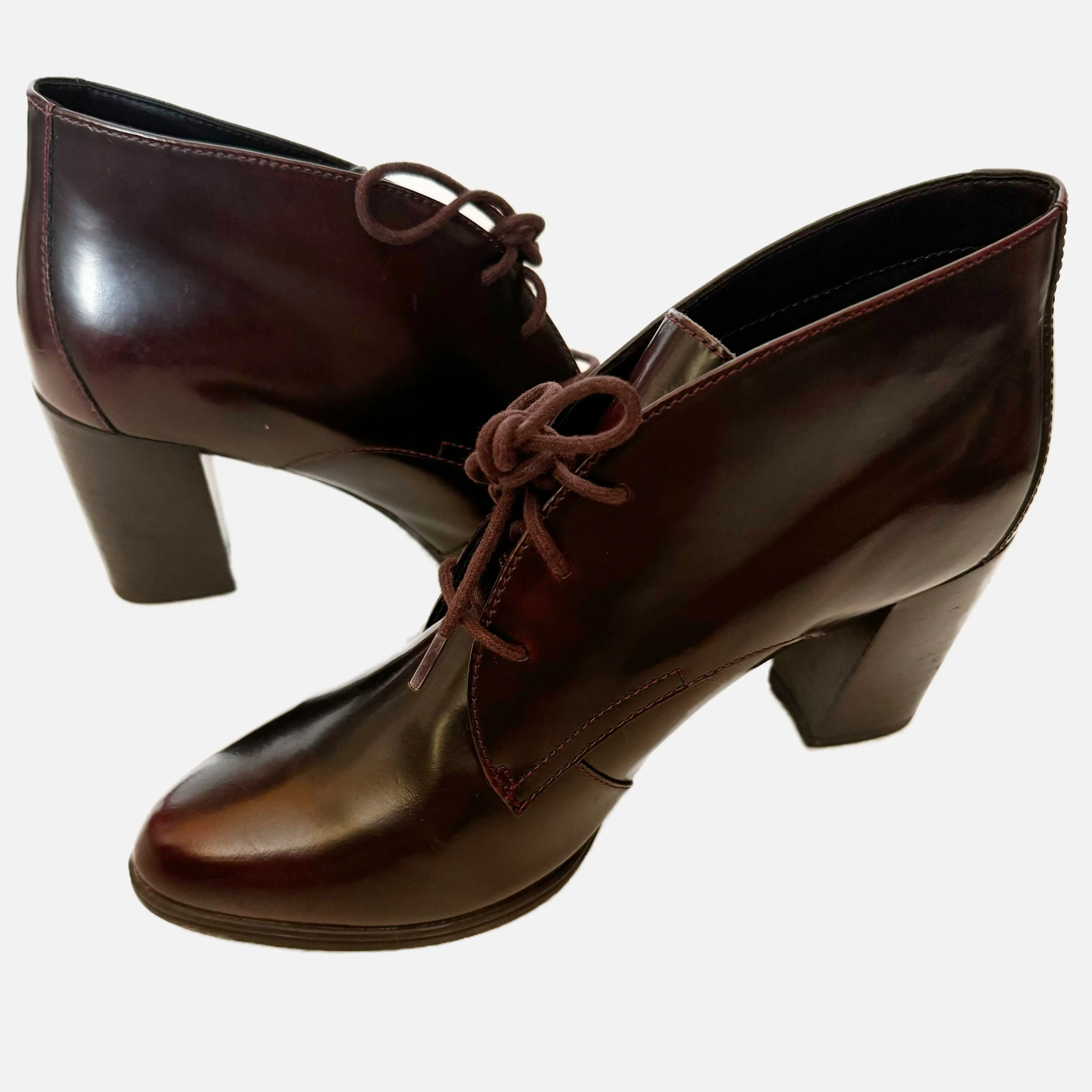 Clarks Burgundy Lace Up Oxford Bootie