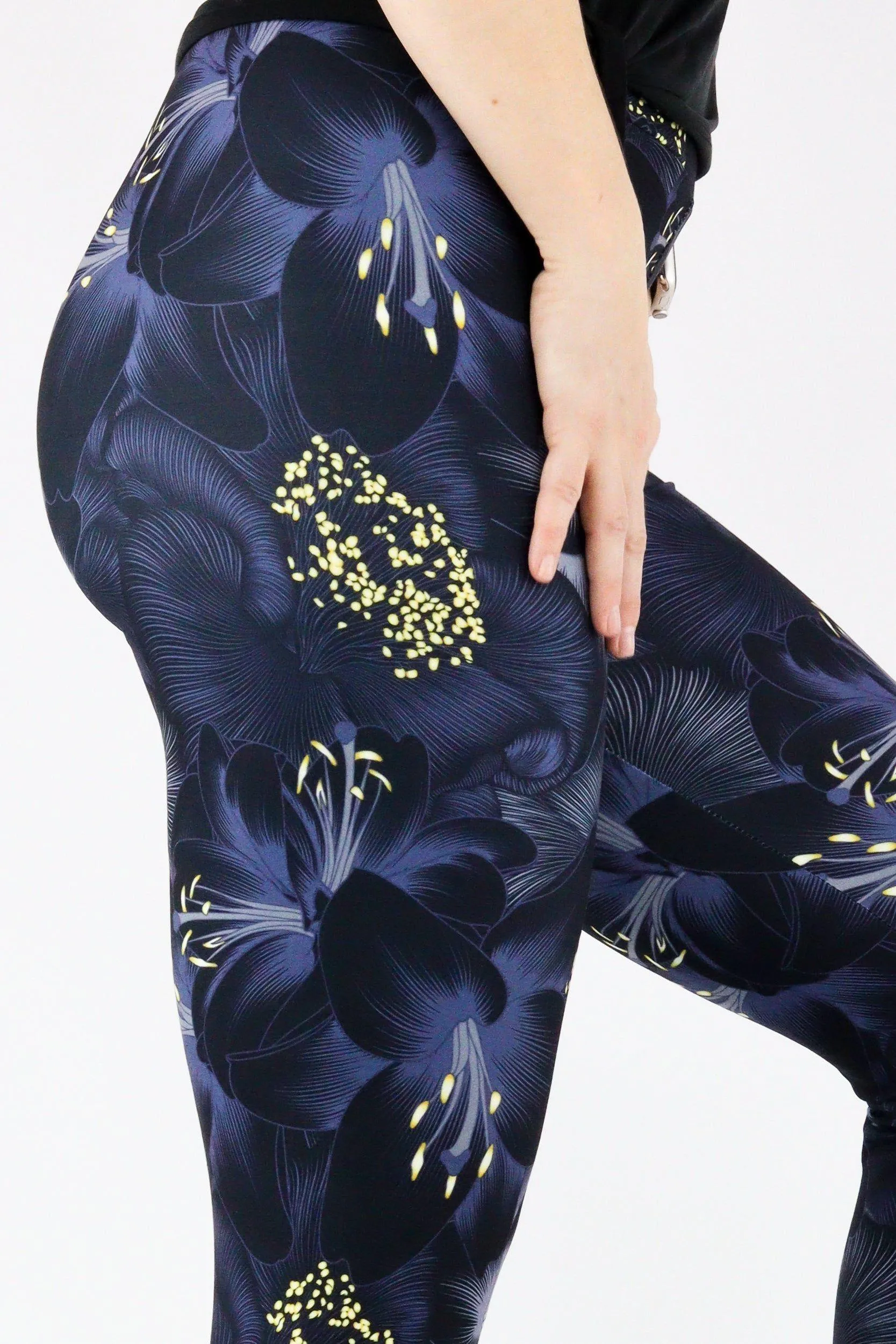 Dark Flowers - Casual Full Leggings