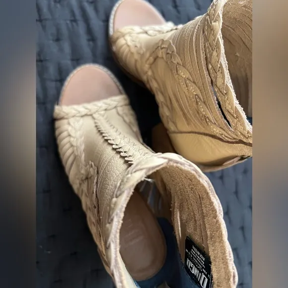 Dingo leather open toe booties size 6.5 only worn once