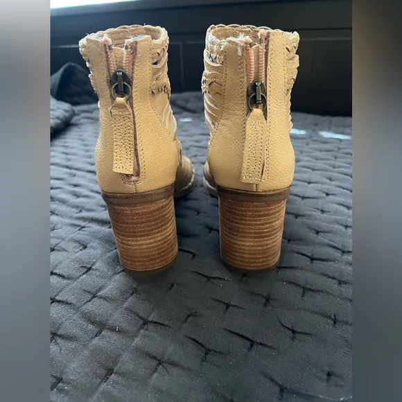 Dingo leather open toe booties size 6.5 only worn once