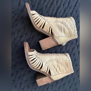 Dingo leather open toe booties size 6.5 only worn once