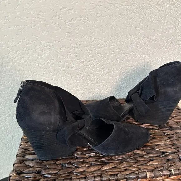 Eileen Fisher Women's 9.5 Black Suede Heel Shoes Twist Front Straps Closed Toe