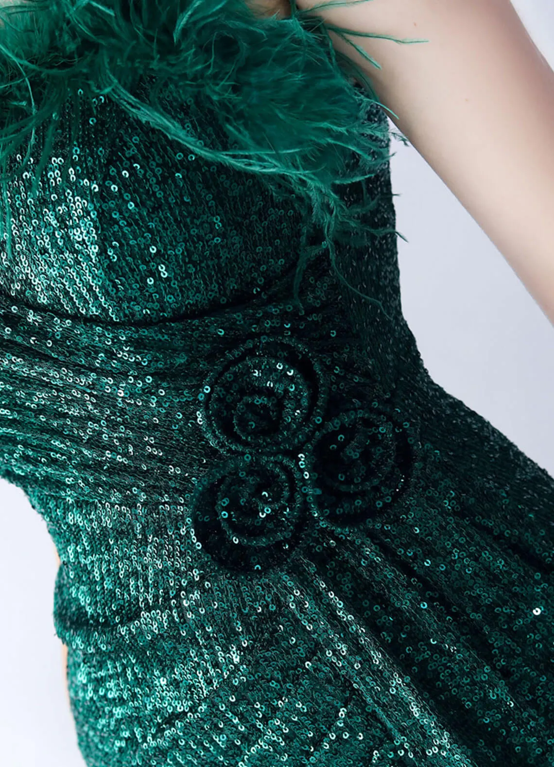 Emerald Green Luxury Feather Spaghetti Straps Sequin Maxi Formal Gown