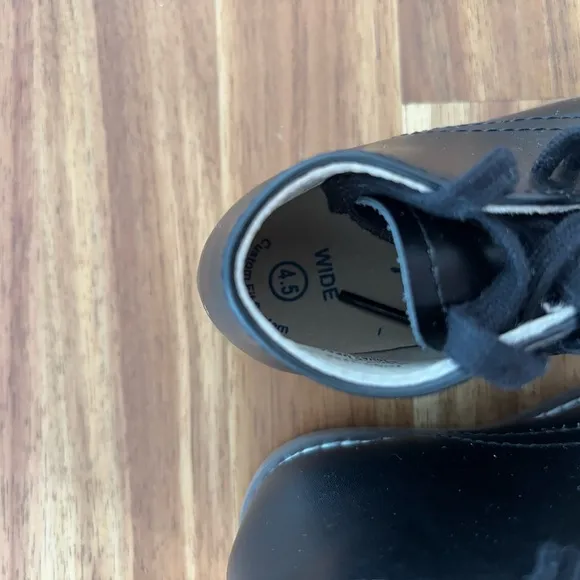Footmates toddler black leather booties. Size 4.5 WIDE INSERT