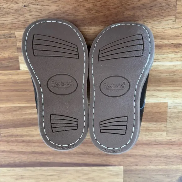 Footmates toddler black leather booties. Size 4.5 WIDE INSERT