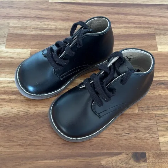 Footmates toddler black leather booties. Size 4.5 WIDE INSERT