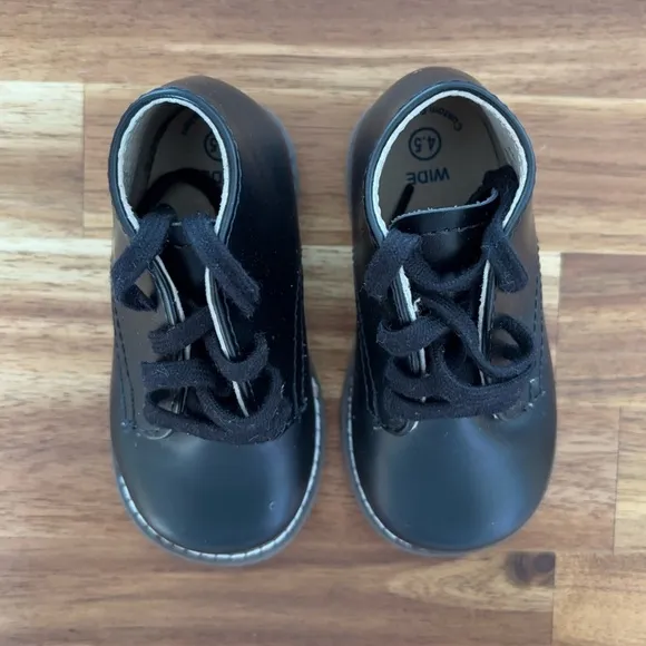 Footmates toddler black leather booties. Size 4.5 WIDE INSERT