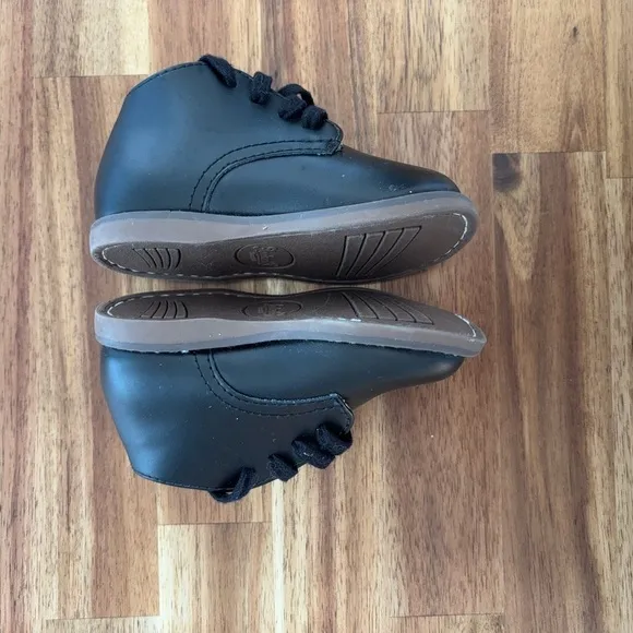 Footmates toddler black leather booties. Size 4.5 WIDE INSERT