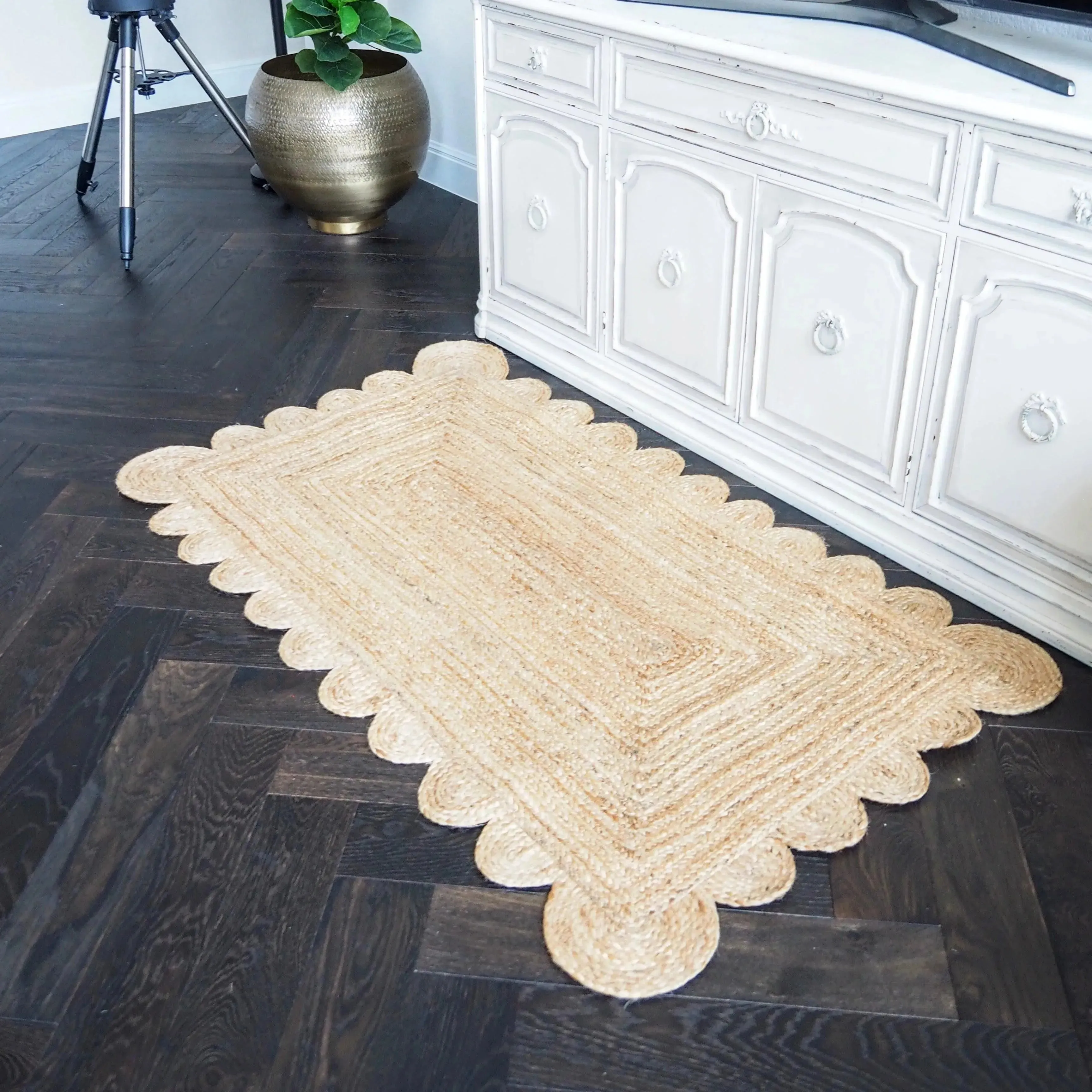 Handmade Scalloped Jute Rug - Natural