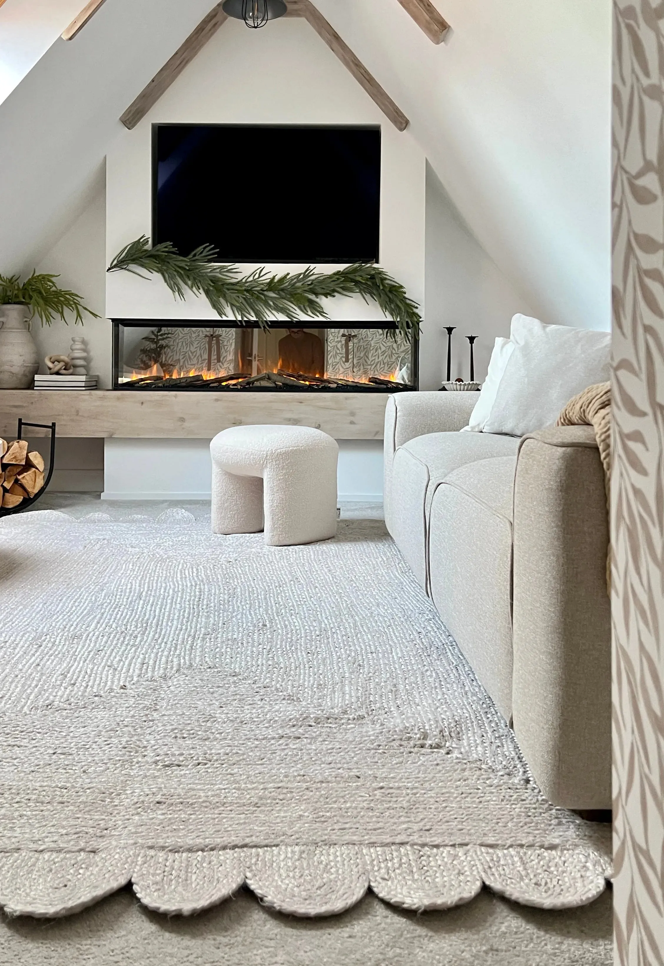 Handmade Scalloped Jute Rug - White Washed