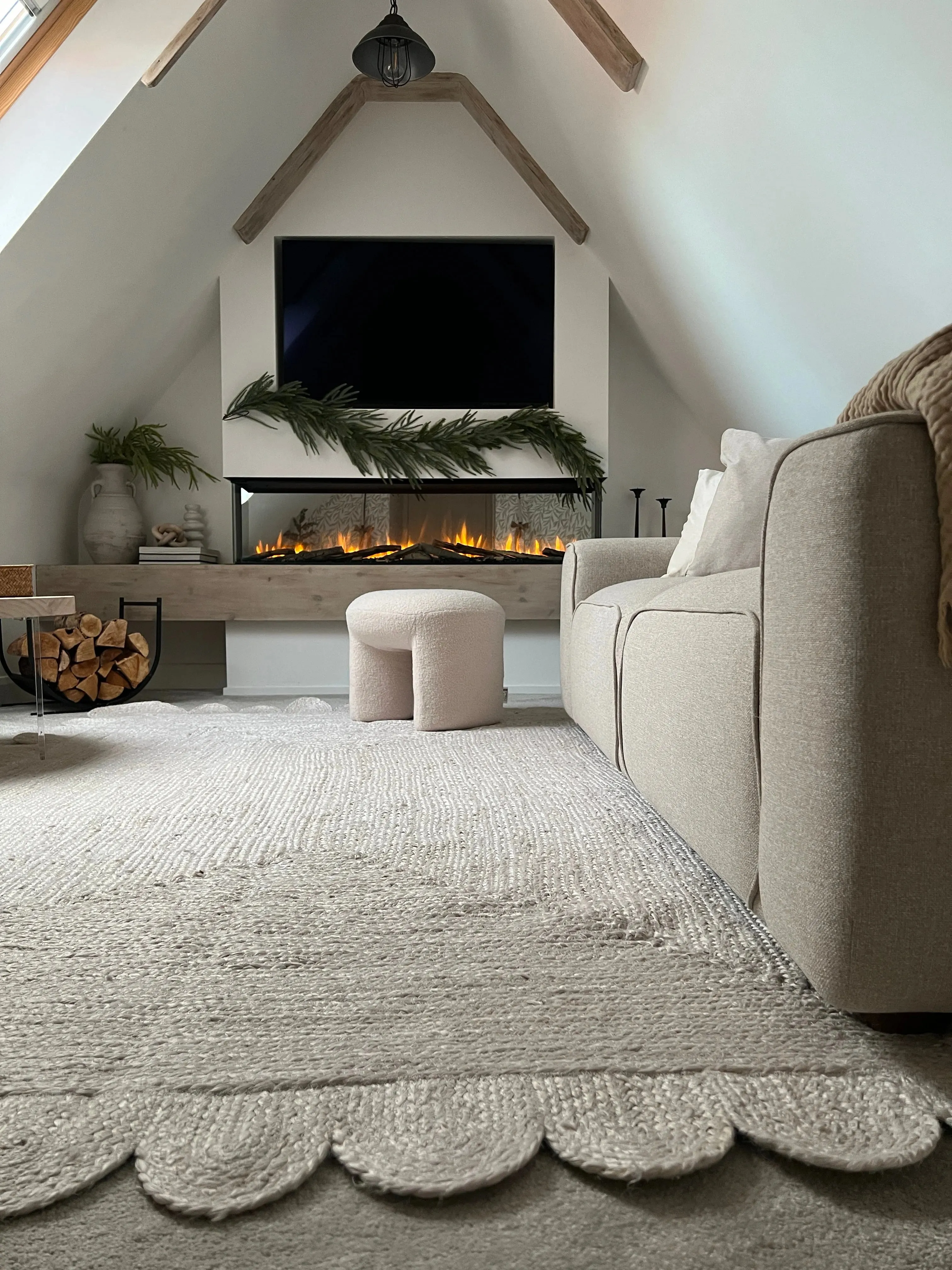 Handmade Scalloped Jute Rug - White Washed