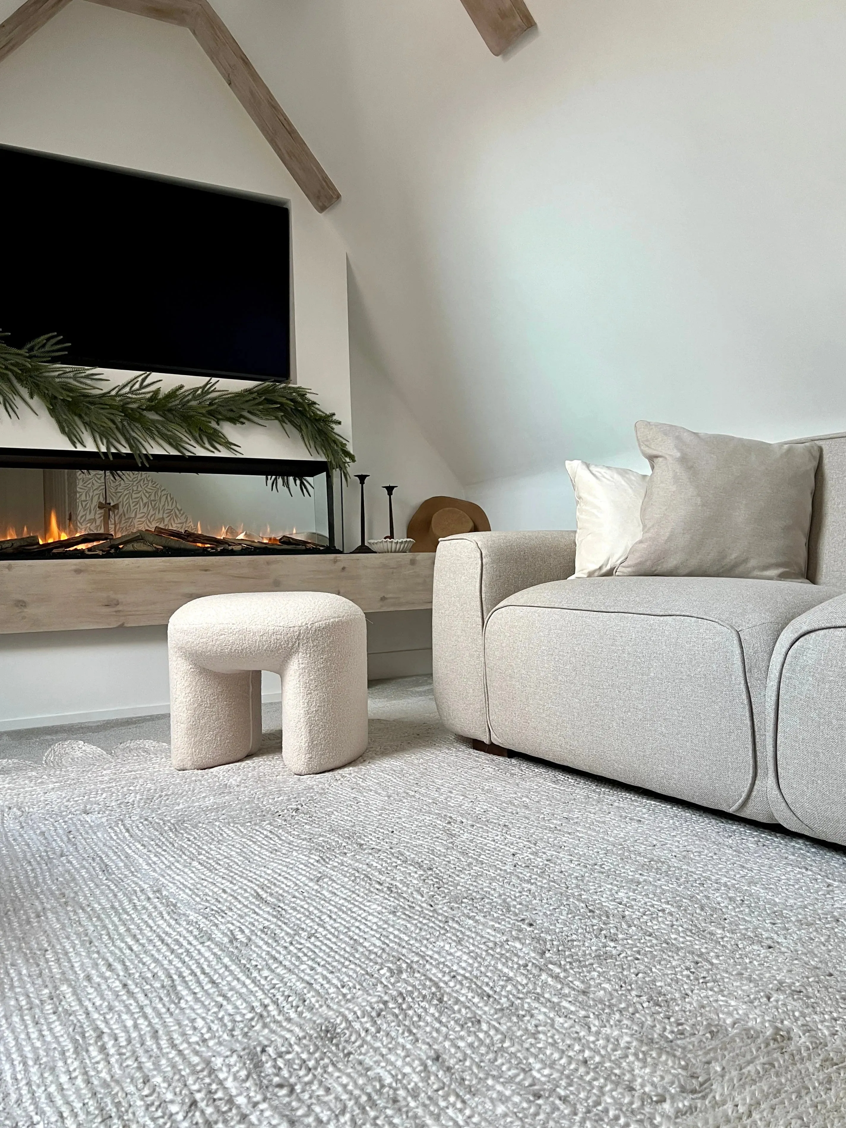 Handmade Scalloped Jute Rug - White Washed