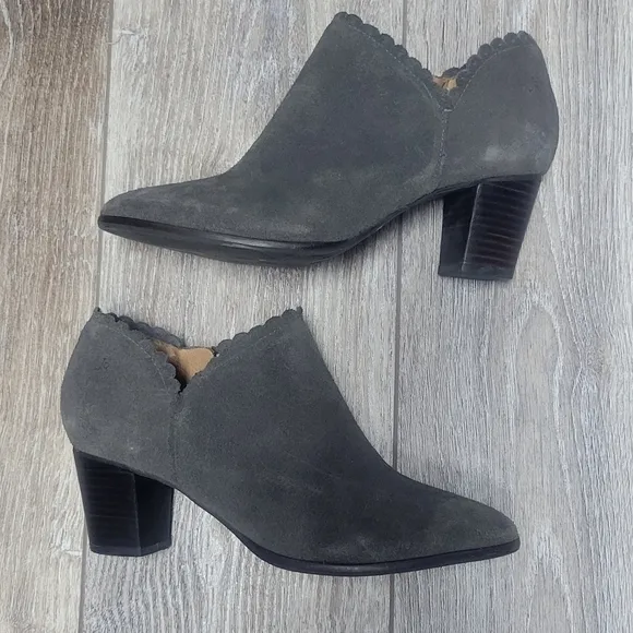 Jack Rogers Womens Marlow Suede Ankle Bootie in Charcoal Suede
