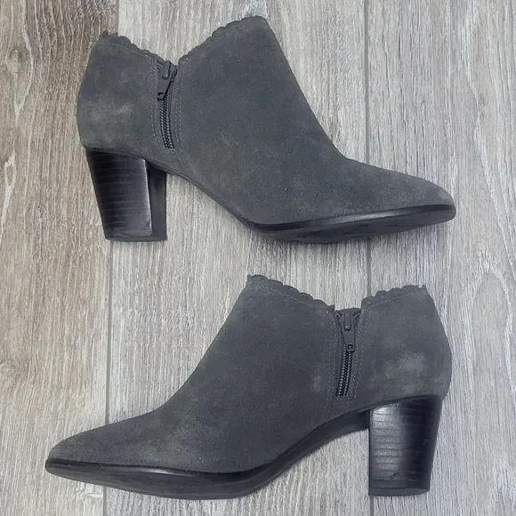 Jack Rogers Womens Marlow Suede Ankle Bootie in Charcoal Suede