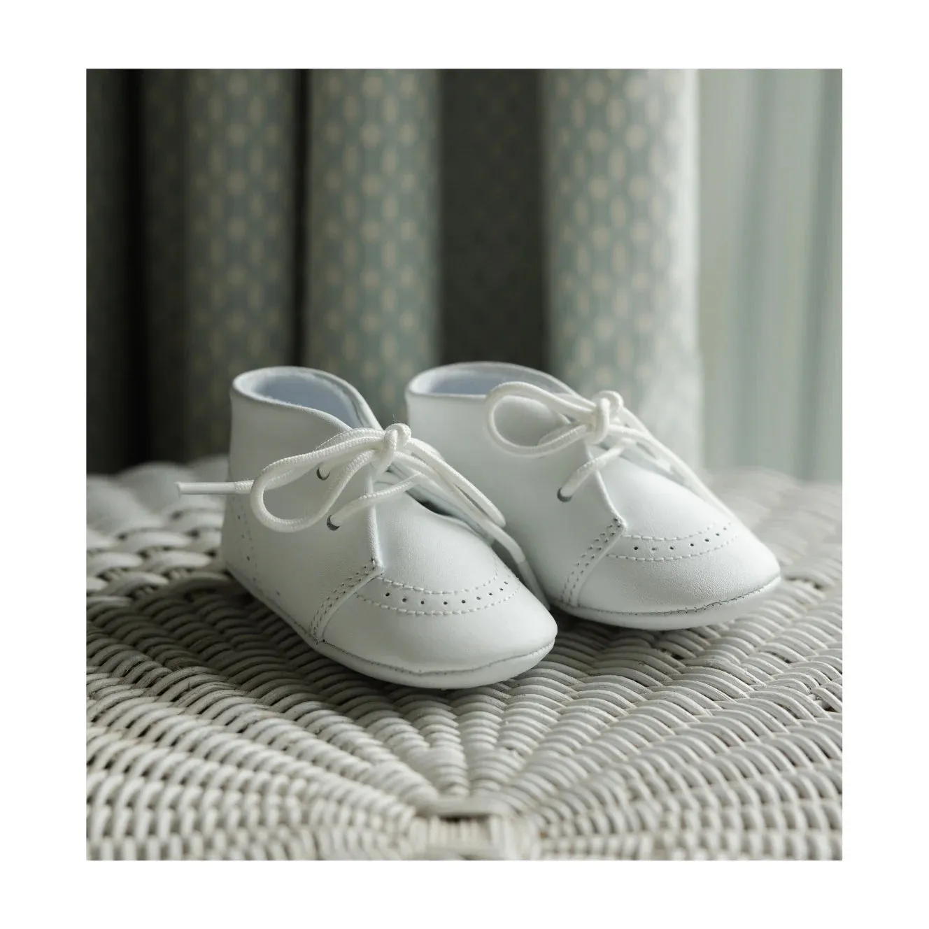 L'Amour Shoes Benny Leather Brogue Oxford Crib Shoe (Infant)
