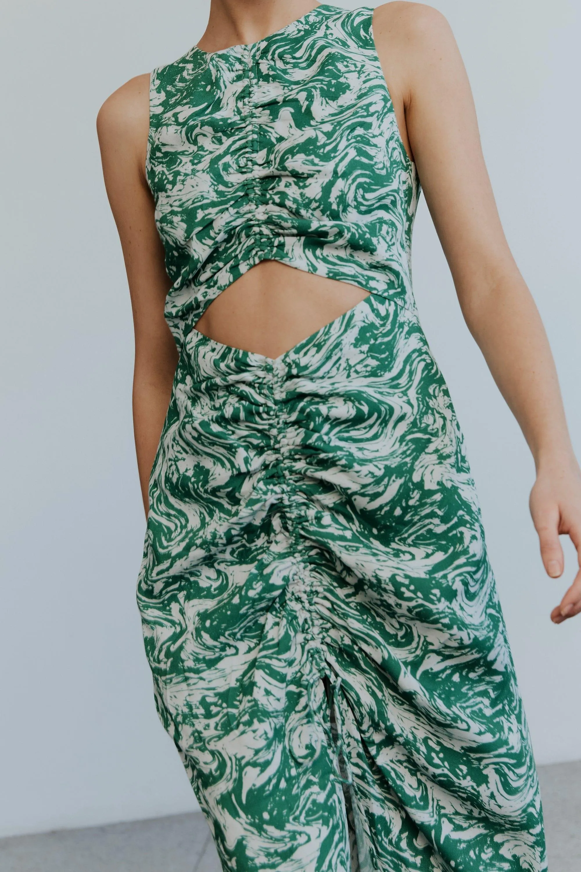 MARBLE DRAW IN MIDI DRESS | MARBLE