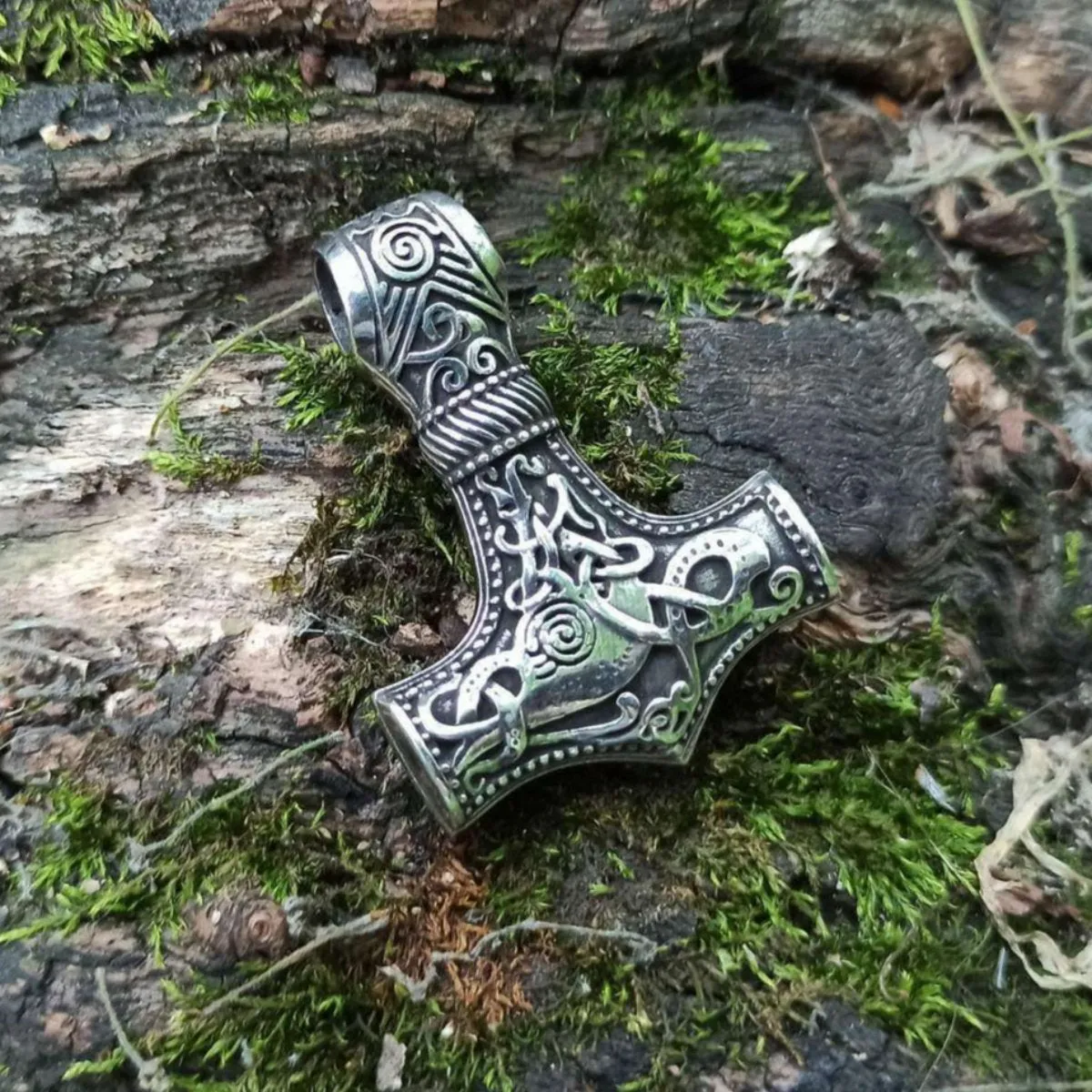 Mjolnir in Mammen style silver pendant