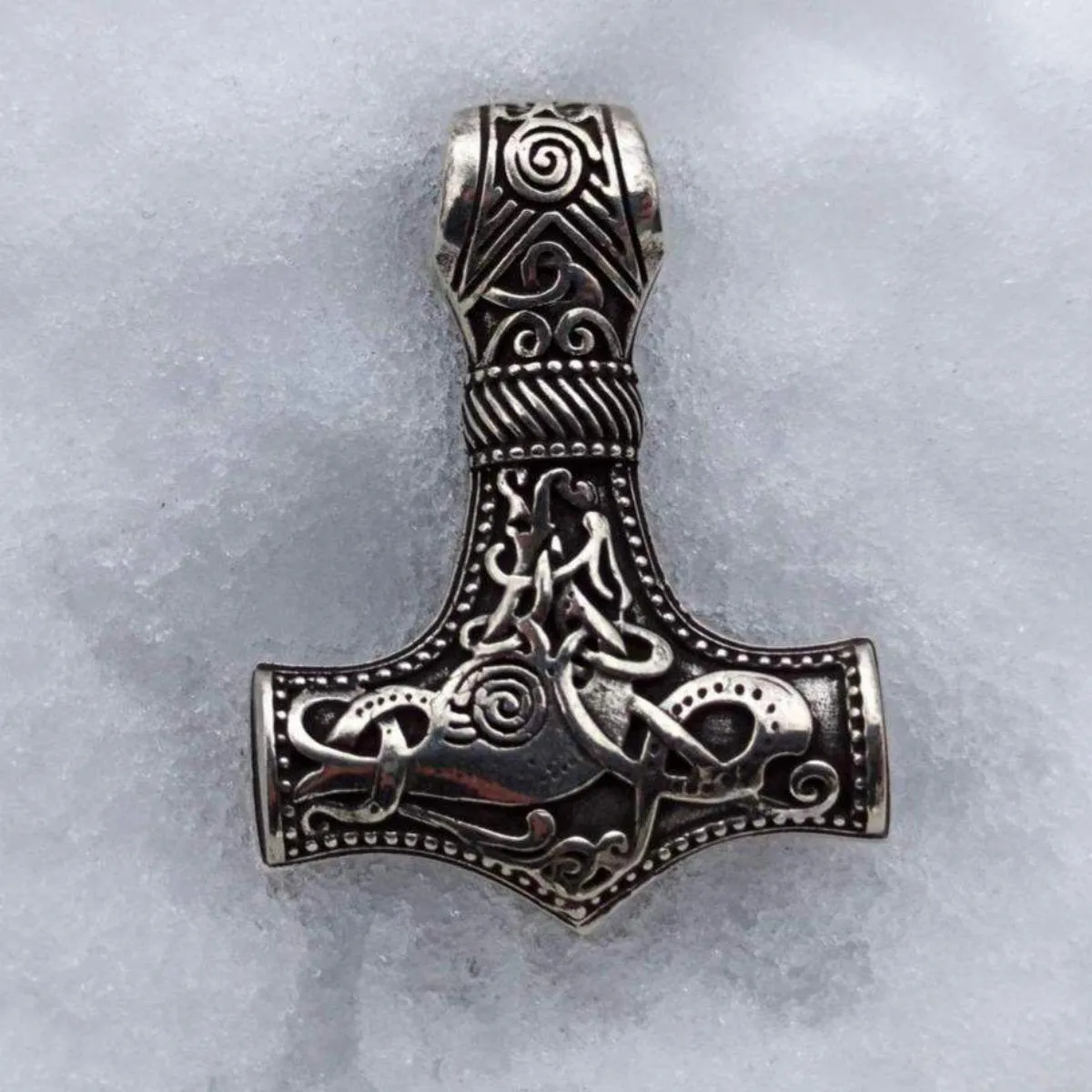 Mjolnir in Mammen style silver pendant