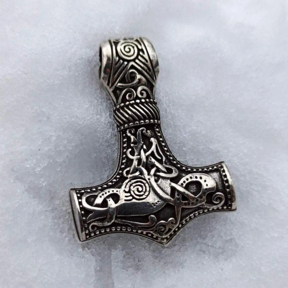 Mjolnir in Mammen style silver pendant