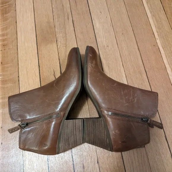 NWOT Frye Women's Leather Judith Zip Booties size 8