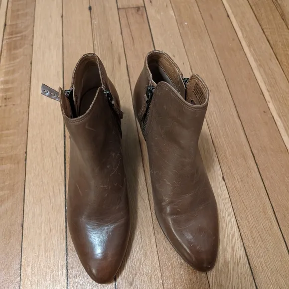 NWOT Frye Women's Leather Judith Zip Booties size 8