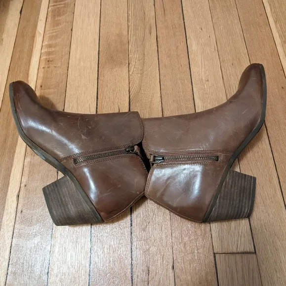 NWOT Frye Women's Leather Judith Zip Booties size 8