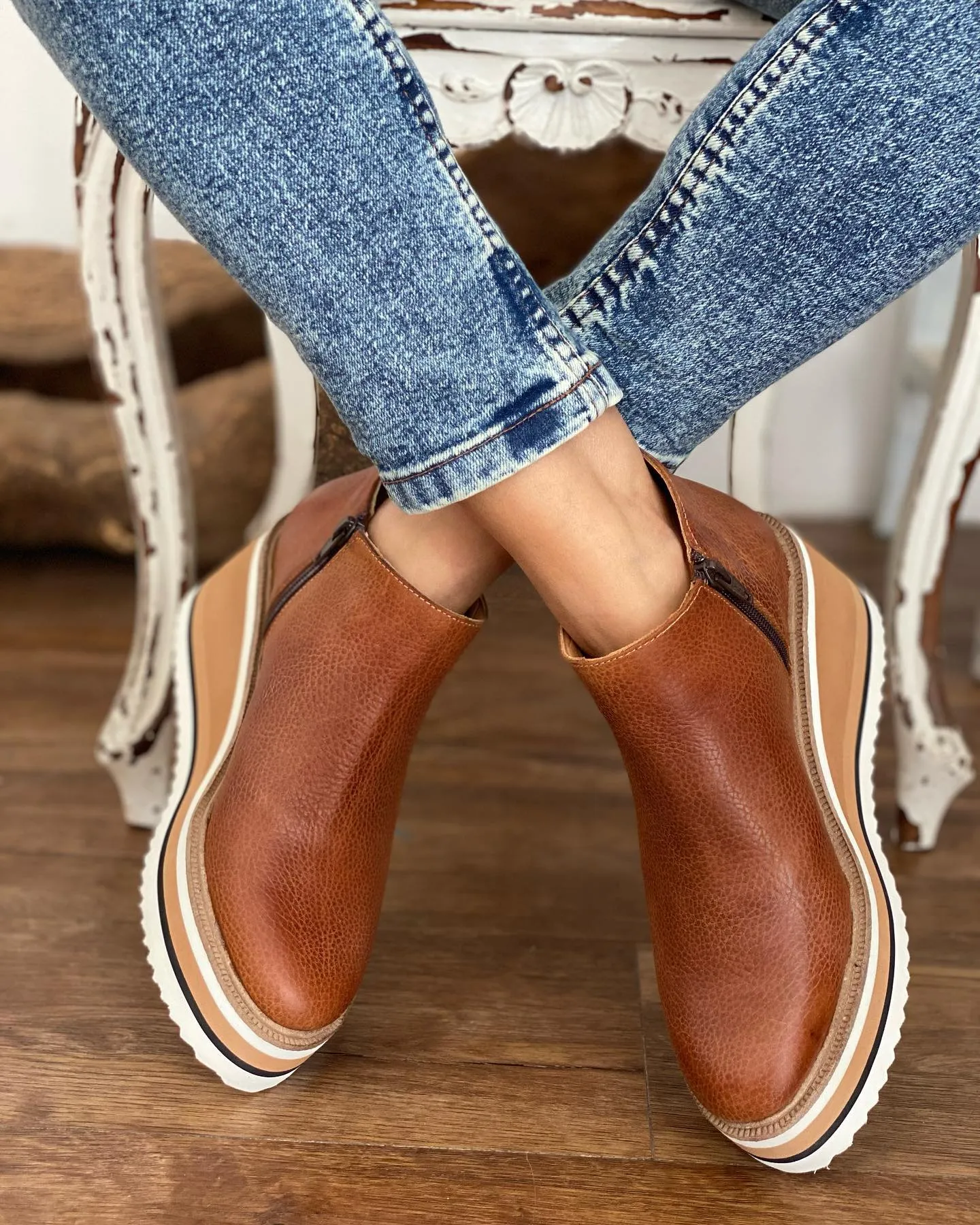 PREMIUM COMFORTABLE SPRING LEATHER BOOTIES 2024