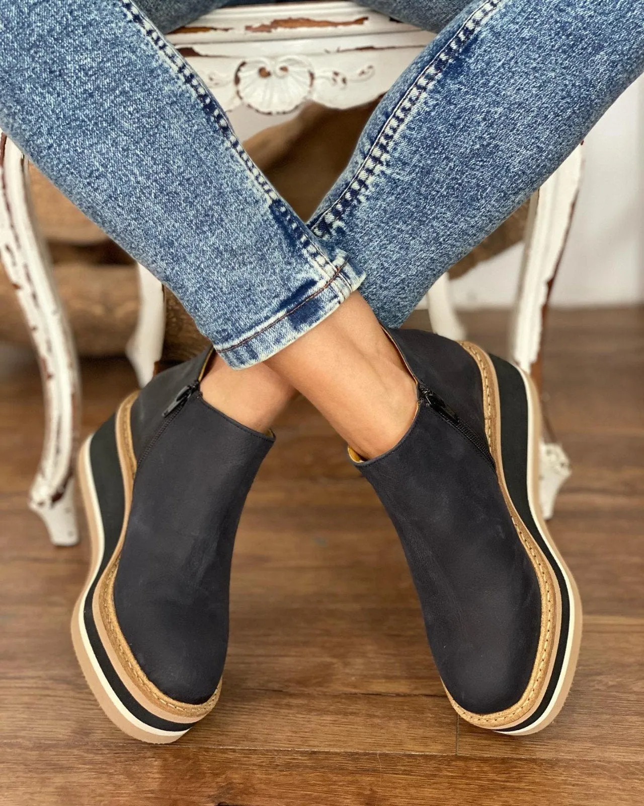 PREMIUM COMFORTABLE SPRING LEATHER BOOTIES 2024