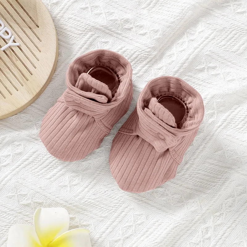 Ribbade babytofflor i ekologisk bomull