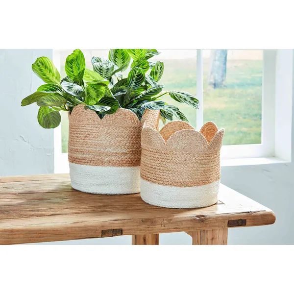 SCALLOPED EDGE JUTE SMALL BASKET
