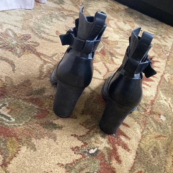 Sigerson Morrison Leather/Suede Booties.
